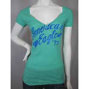 🌸American Eagle Outfitters Green V-Neck Tee Shirt